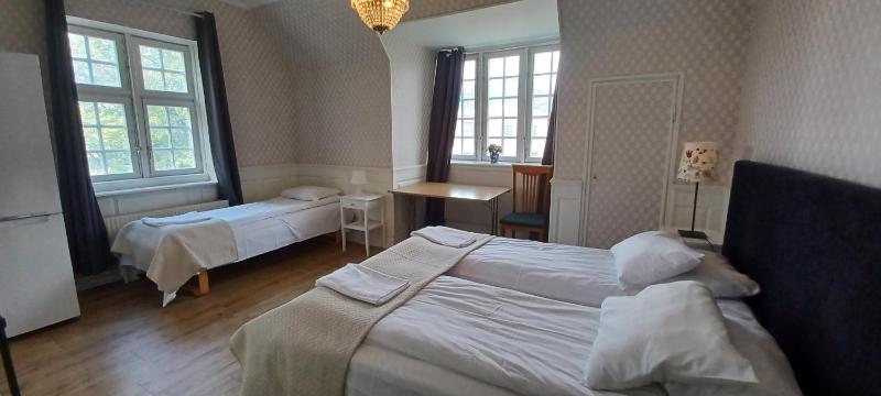 Triple Room with Private Bathroom image 1