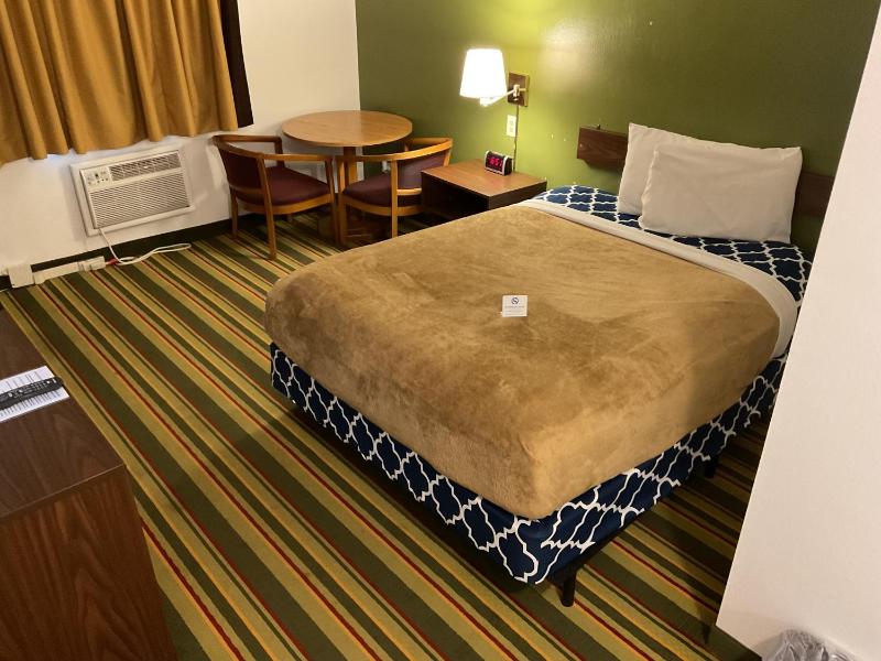 Queen Room image 1