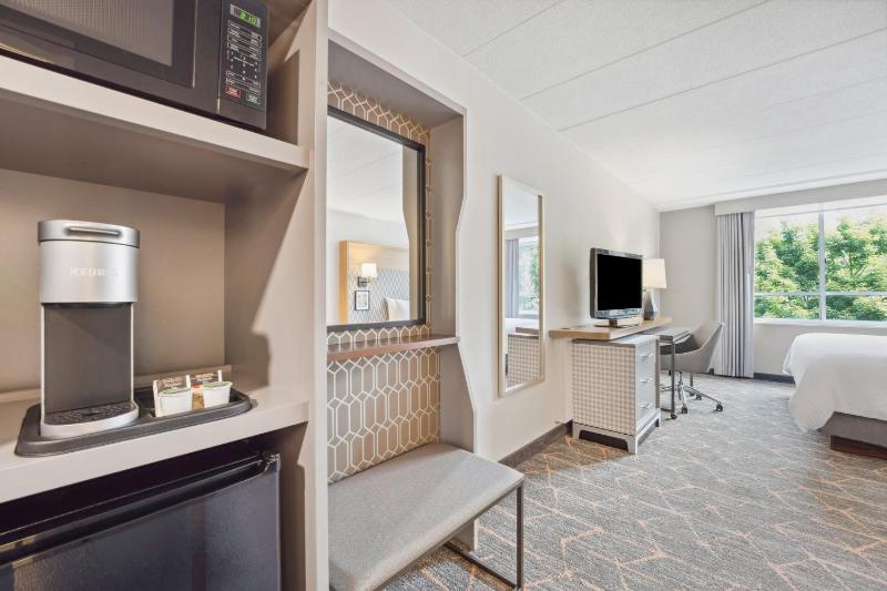 Standard King Room image 1