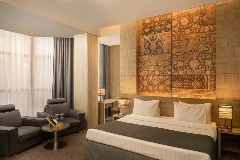 Executive Suite image 3