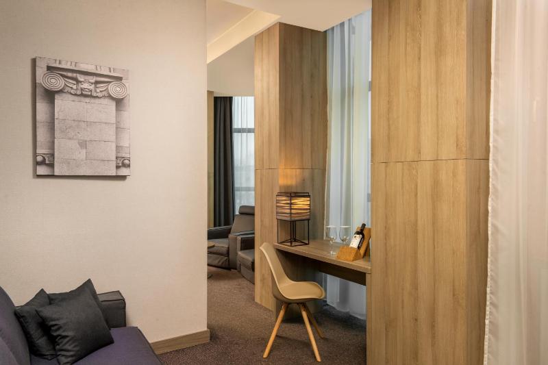 Executive Suite image 4