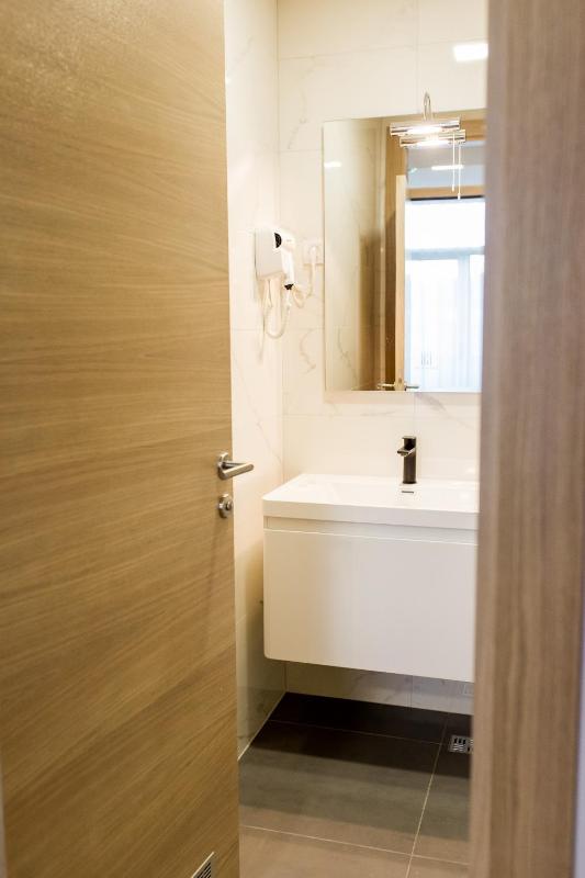 Twin Room image 2