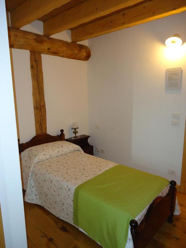 Single Room with Bathroom image 1