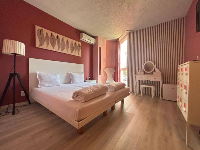 Economy Twin Room image 1