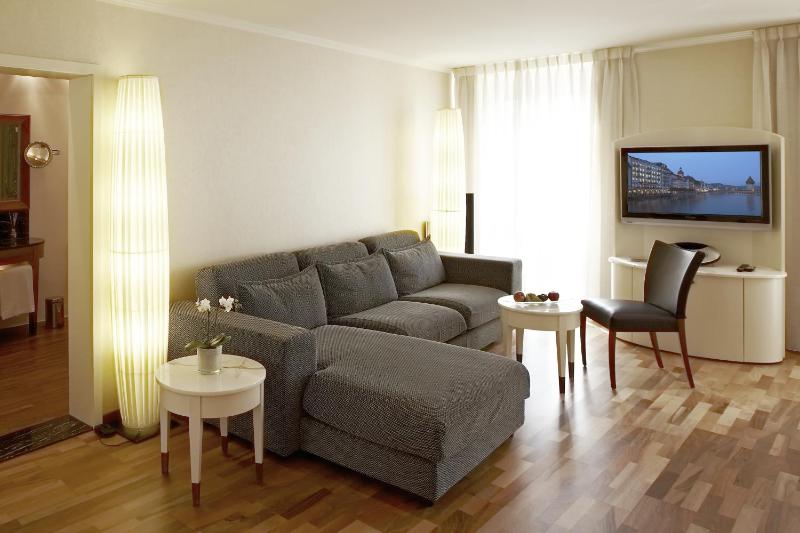 Suite with Whirlpool, River View and Balcony image 4