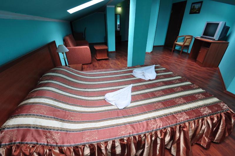Quadruple Room image 2