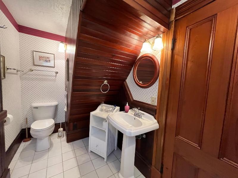 Queen Room image 1
