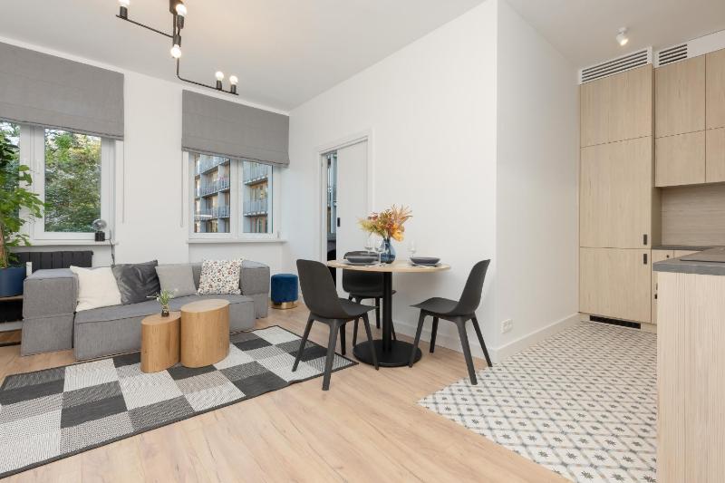 Warsaw Central Apartment 10 min walk from Palace of Culture & Science by Noclegi Renters - image 4