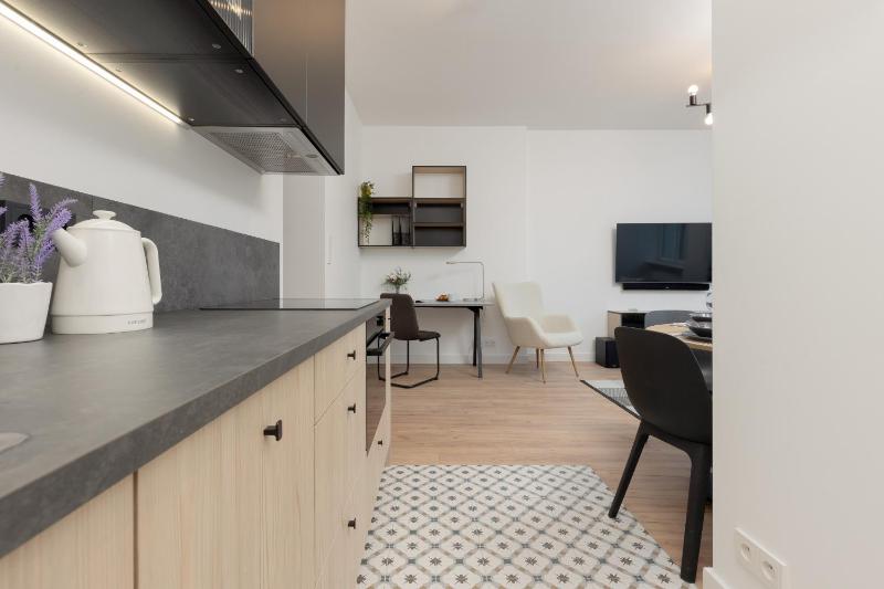 Warsaw Central Apartment 10 min walk from Palace of Culture & Science by Noclegi Renters - image 7
