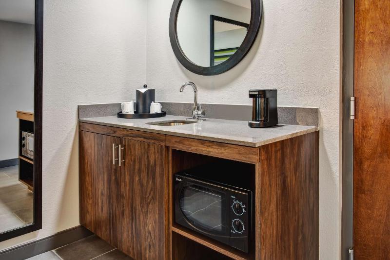 Hampton Inn & Suites Cape Coral/Fort Myers Area - image 14