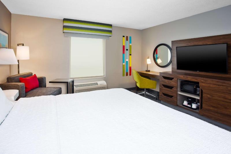 King Room with King Bed - Non-Smoking image 3