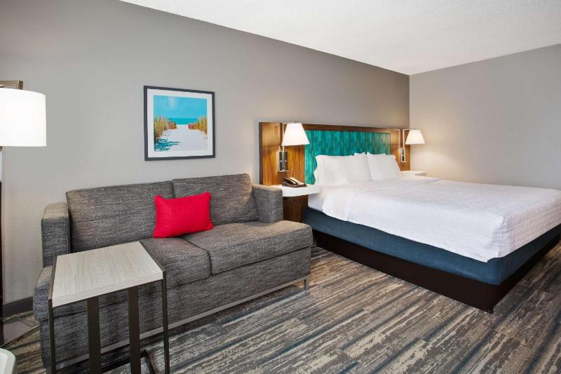 Hampton Inn & Suites Cape Coral/Fort Myers Area - image 2