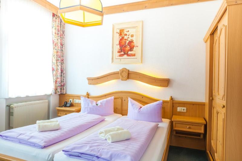 Double Room with Private Bathroom image 2