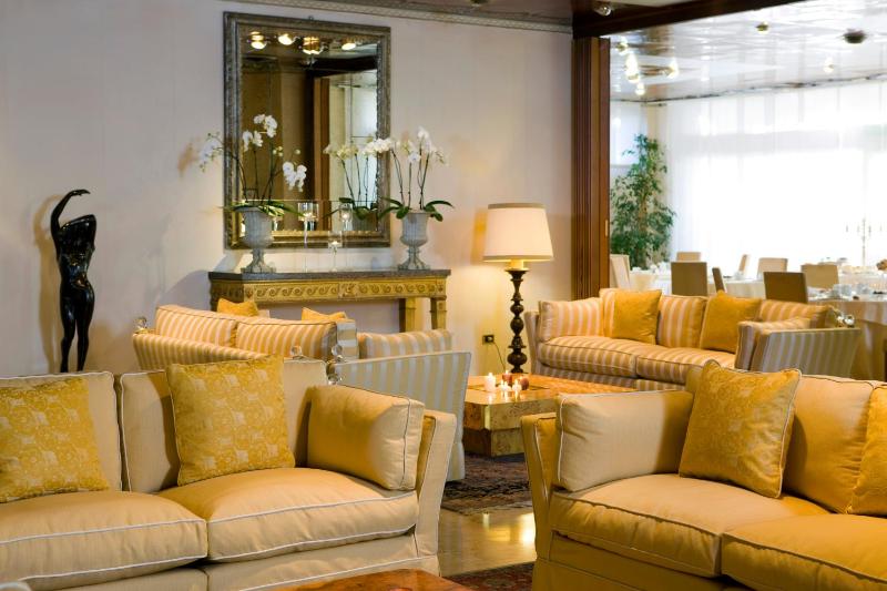 Superior Double Room image 1