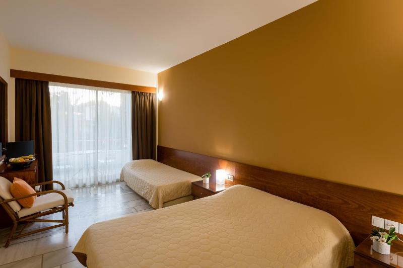 Standard Triple Room image 1
