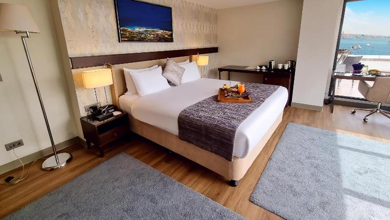 Suite with Terrace image 3