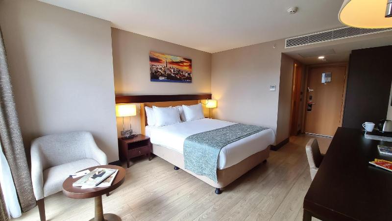 Standard Room image 3