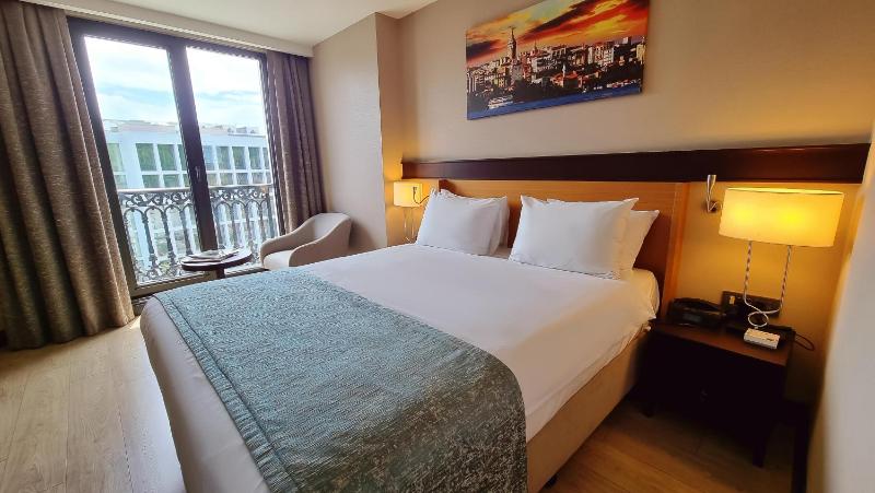 Standard Room image 4