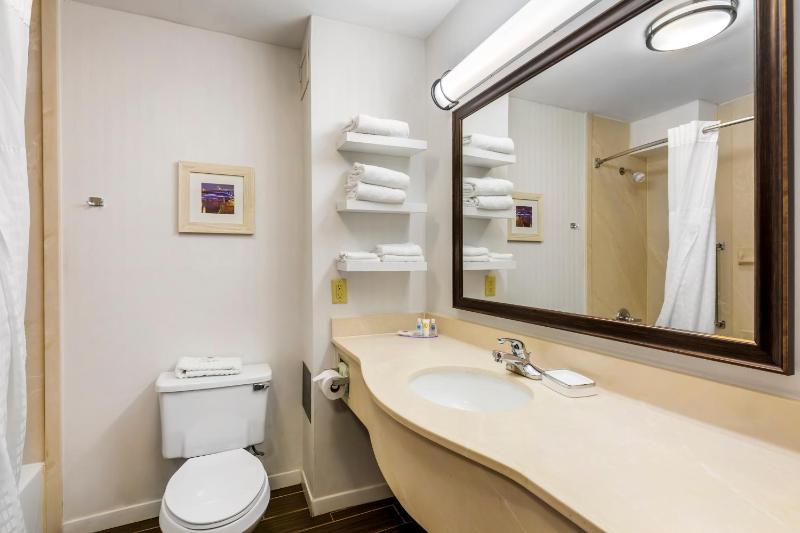 Queen Room with Two Queen Beds - Accessible/Non-Smoking  image 2