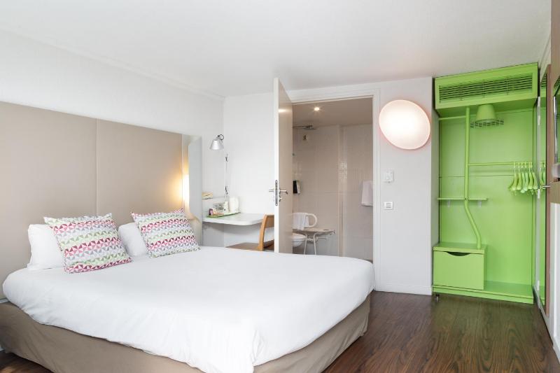 Standard Double Room image 3