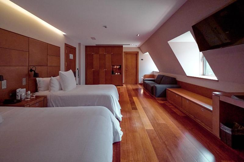 Traditional Suite image 4