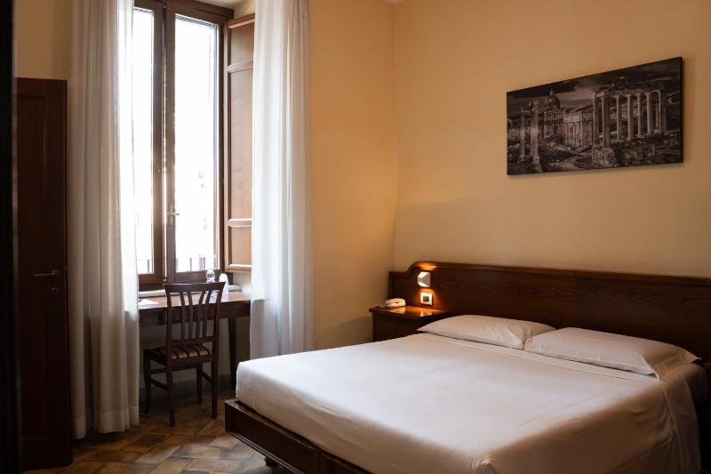 Double or Twin Room image 4