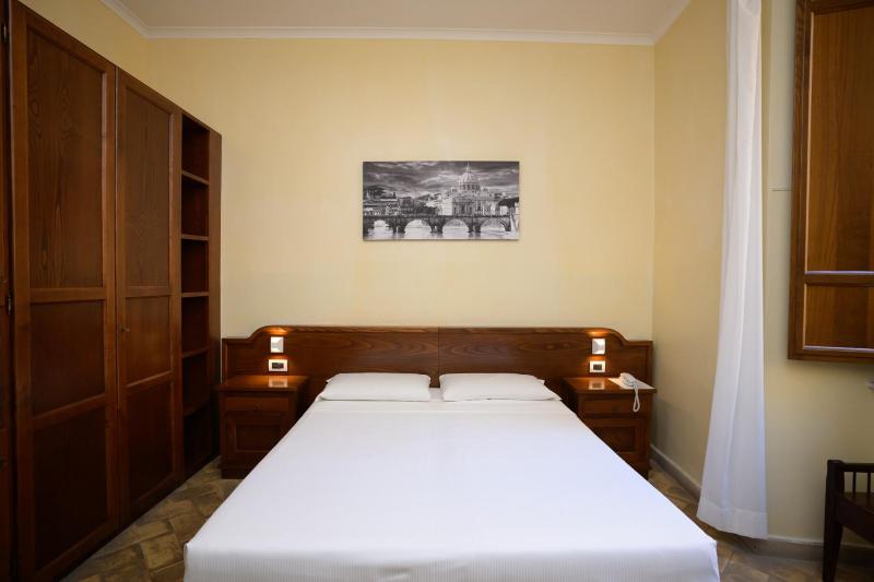 Double or Twin Room image 3