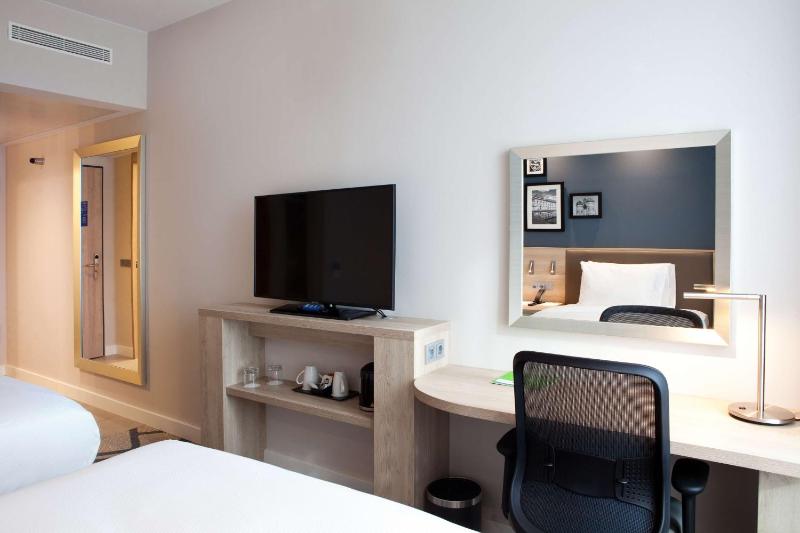Twin Room image 1