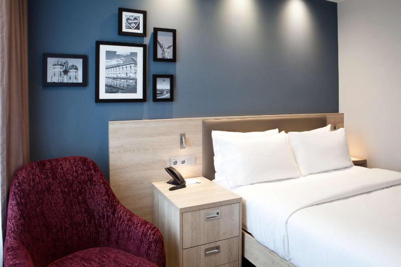 Queen Room image 1