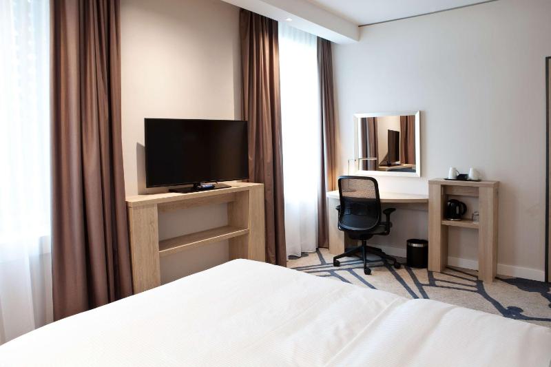 Queen Room - Mobility Access image 1