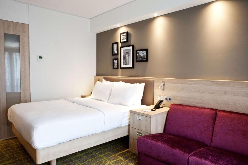 Queen Room with Sofa Bed image 1