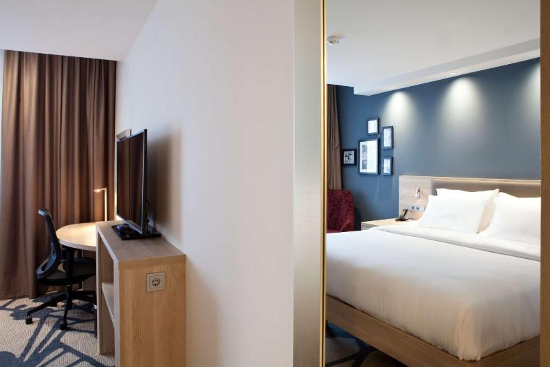 King Room image 4
