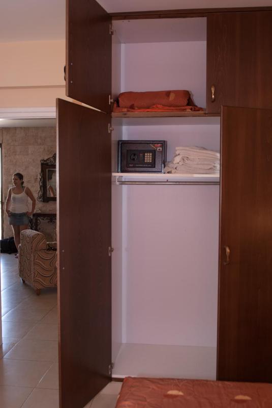 Two-Bedroom Apartment (4 - 5 Adults) image 4