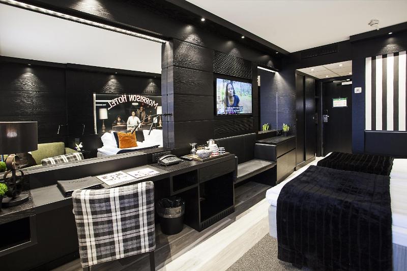 Premium Twin Room image 3