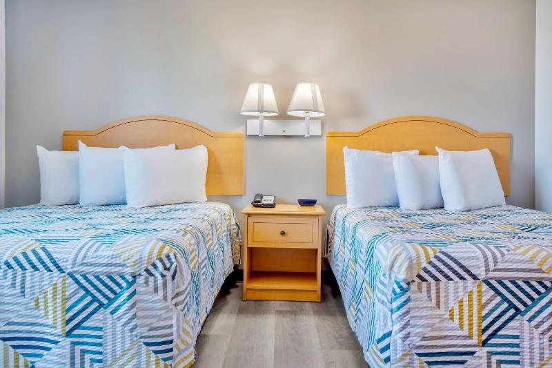 Deluxe Quadruple Room - Smoking image 3