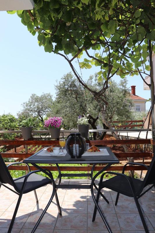 One-Bedroom Apartment with Terrace image 2