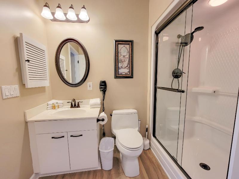 3H Canterbury Court villa - image 20