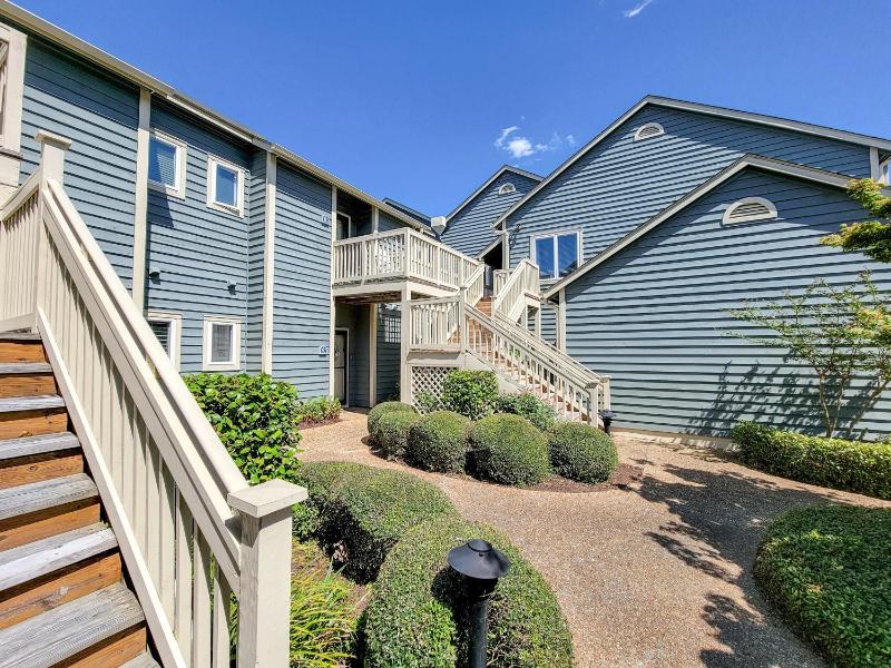 3H Canterbury Court villa - image 8