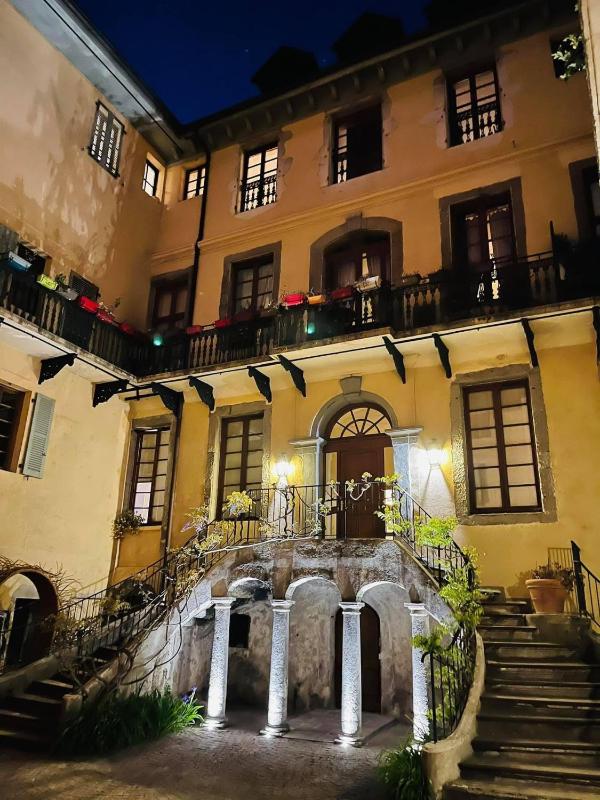 Loveroom Muse old town jacuzzi Annecy vieille ville - image 39