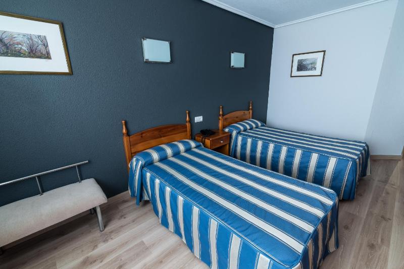 Superior Twin Room image 1