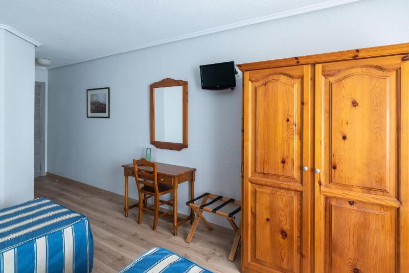 Twin Room image 1
