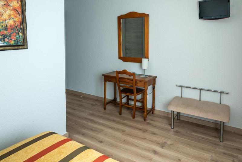 Queen Room image 3