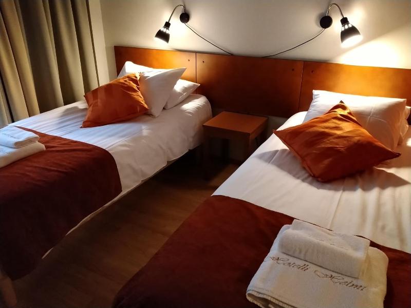 Twin Room image 1