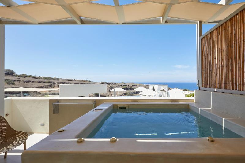 Adorno Oia - image 44