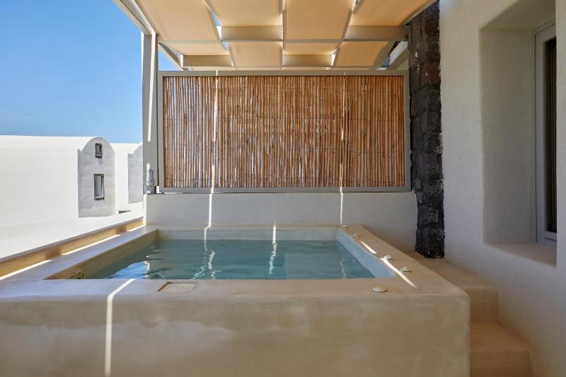 Adorno Oia - image 8