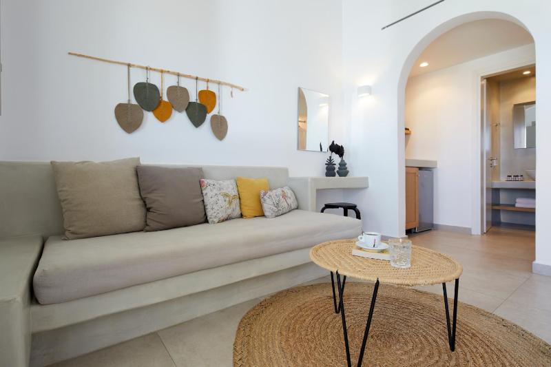 Adorno Oia - image 33