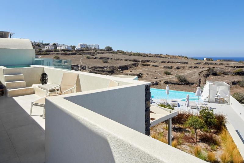 Adorno Oia - image 30