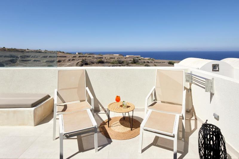 Adorno Oia - image 22