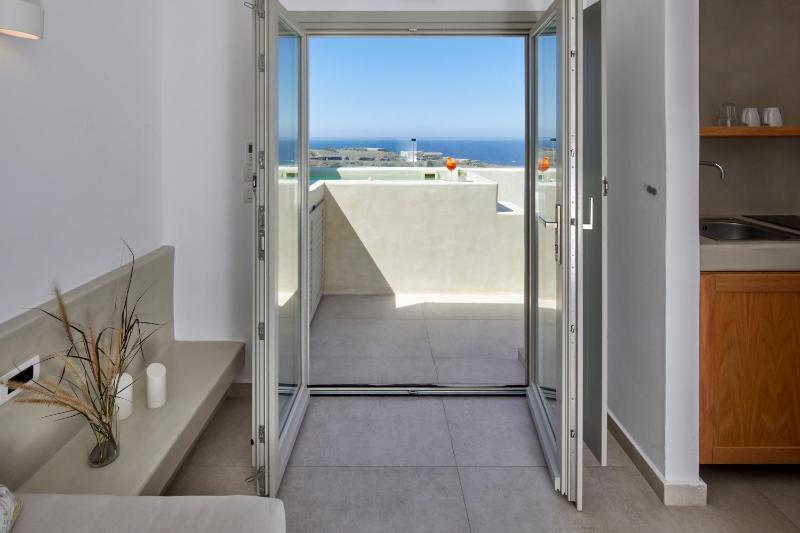 Honeymoon Suite with Outdoor Heated Jetted Tub image 4