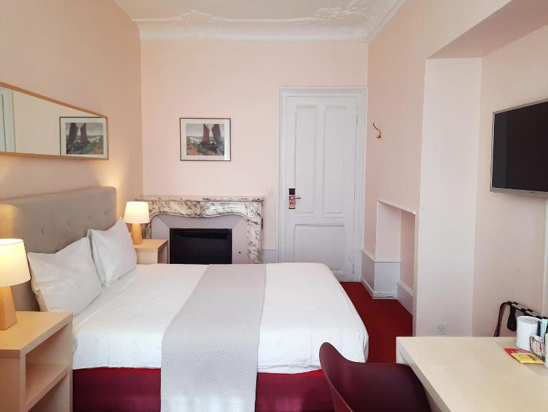 Standard Room image 4